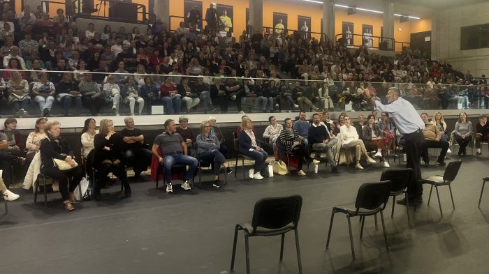Újra telt ház várta Siófokon Pál Feri atyát