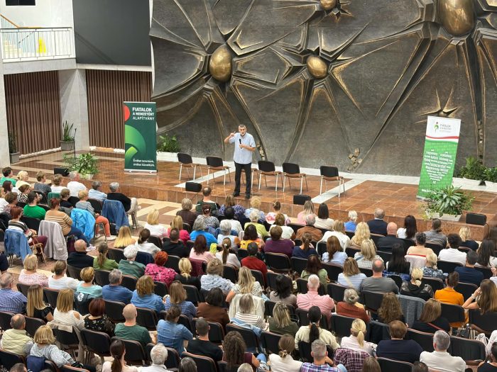 Telt házas Pál Feri-előadással indult az őszi előadássorozatunk Gödöllőn